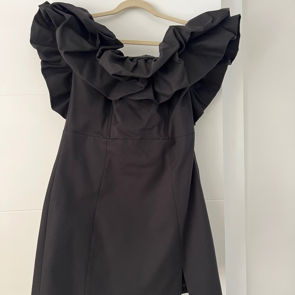 & Other Stories Off-Shoulder Ruffled Mini Dress Black - 10